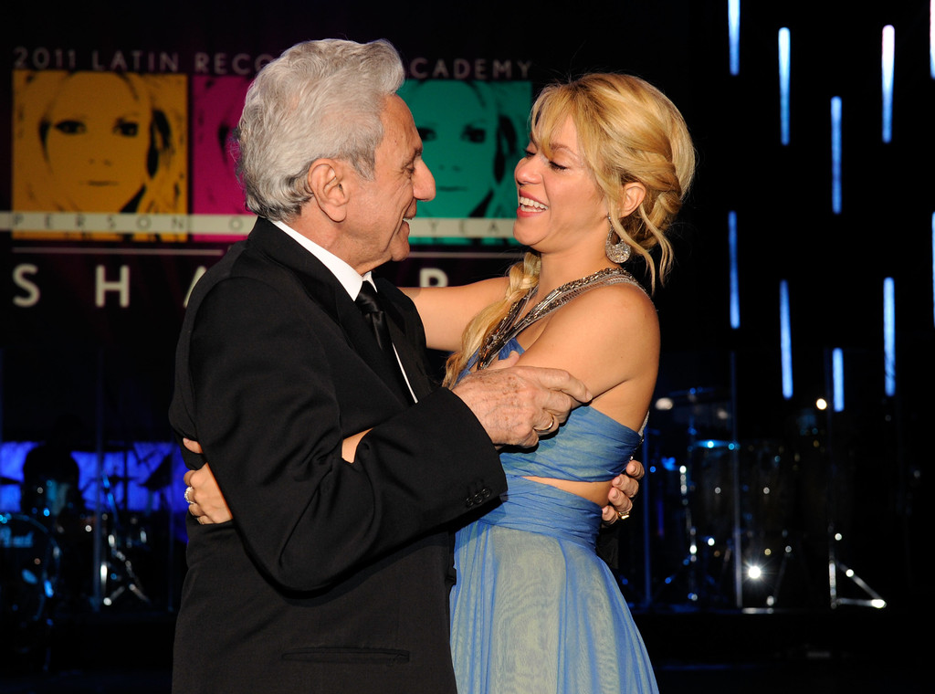 Pai de Shakira prepara livro sobre vida e trajetória artística da filha