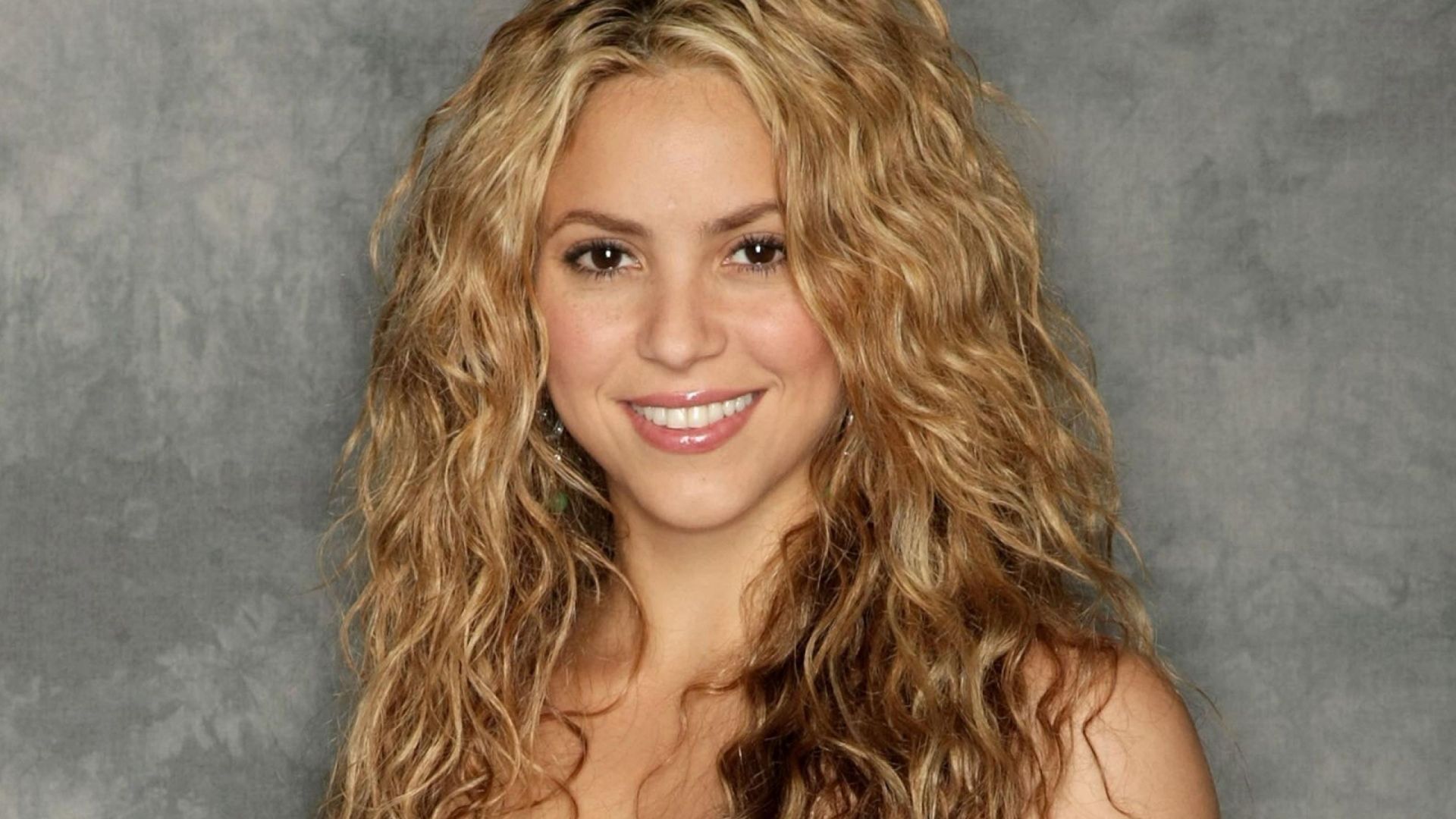 Shakira conhece jovens empreendedores de obra social