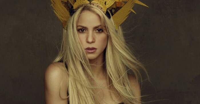 Shakira fala sobre política, Trump, raggaeton e família para a revista Papel