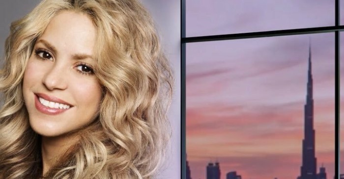 Shakira exibe look natural em nova imagem promocional da Oral B