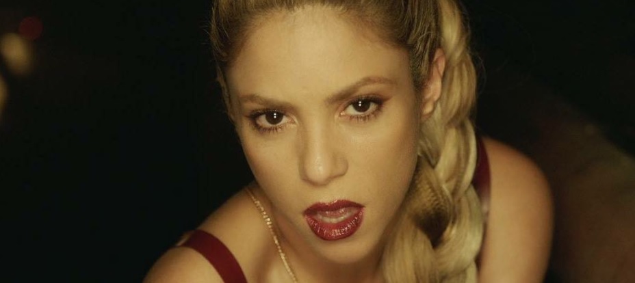 Saiba tudo sobre os looks de Shakira no vídeo de Perro Fiel