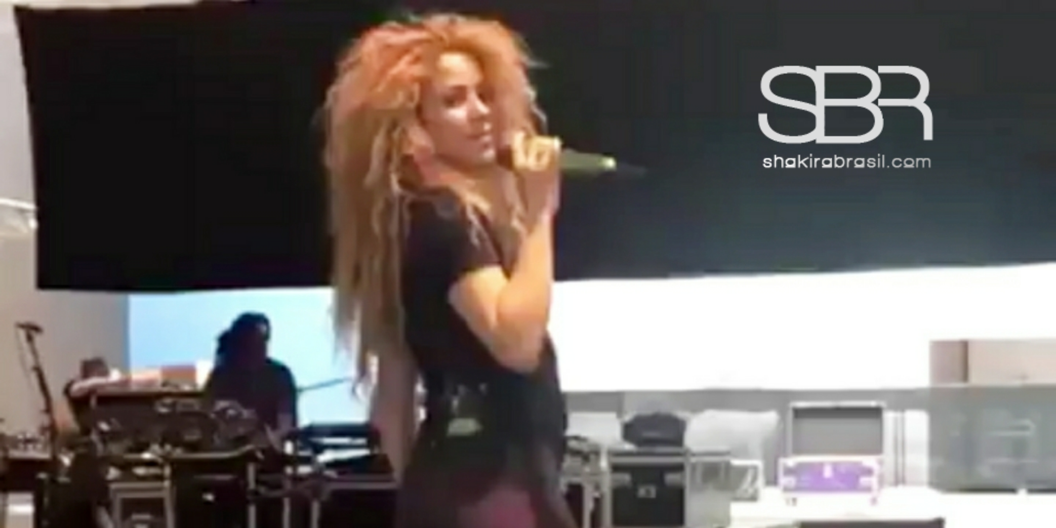 Shakira rebola muito ao som de “Rabiosa” em ensaio da nova turnê