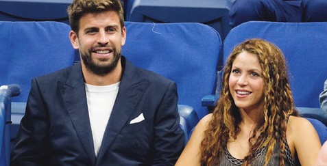 Shakira e Piqué assistem jogo de tênis e se beijam na arquibancada em Nova Iorque