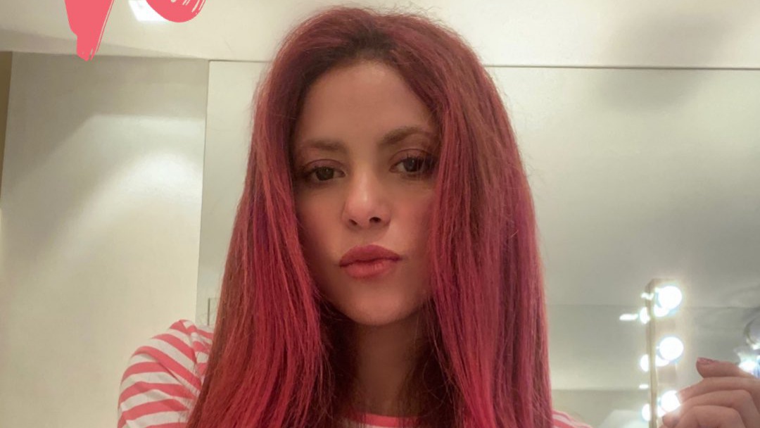 Shakira fica ruiva novamente e comenta a experiência no TikTok