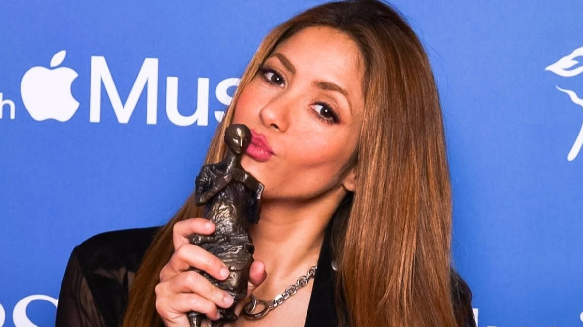 Shakira recebe prêmio Ivor Awards em reconhecimento a suas composições musicais