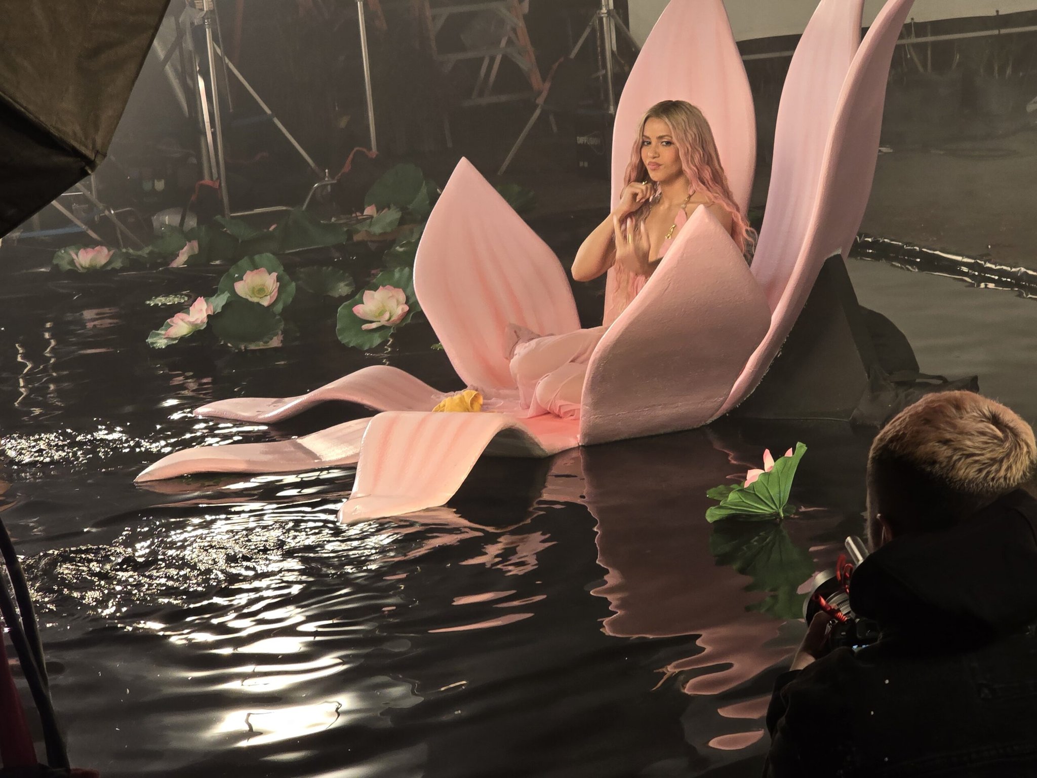 Shakira revela os segredos dos bastidores do clipe de “Puntería”