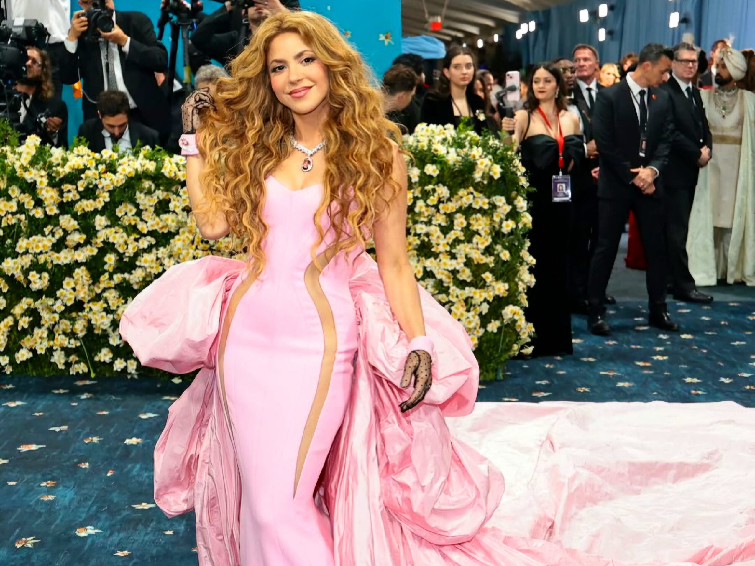 Shakira brilha em seu segundo ano consecutivo no Met Gala